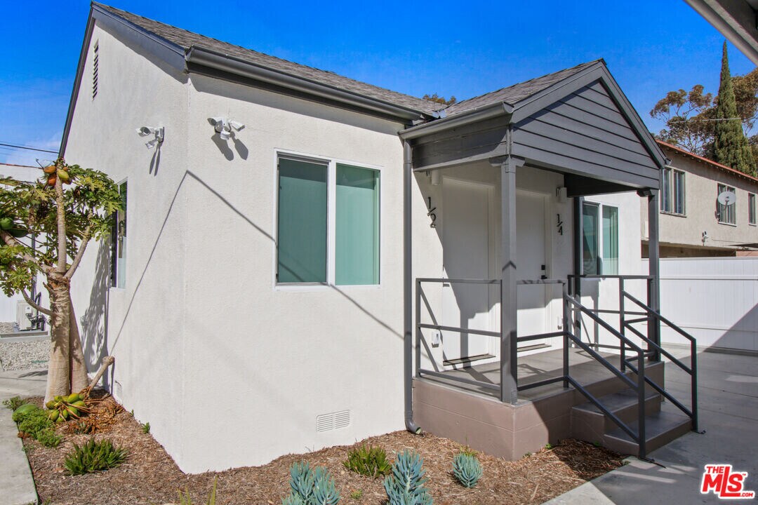 2539 1/4 Cloverdale Ave in Los Angeles, CA - Building Photo