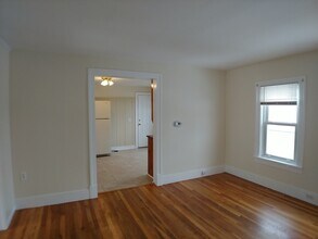 87 Russell St in Marlborough, MA - Building Photo - Building Photo