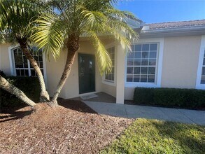 4665 Whispering Oaks Dr in North Port, FL - Building Photo - Building Photo