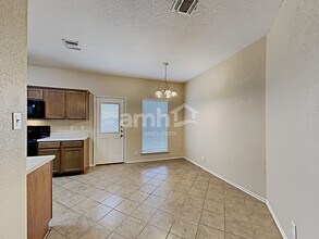 8610 Still Moon in San Antonio, TX - Foto de edificio - Building Photo