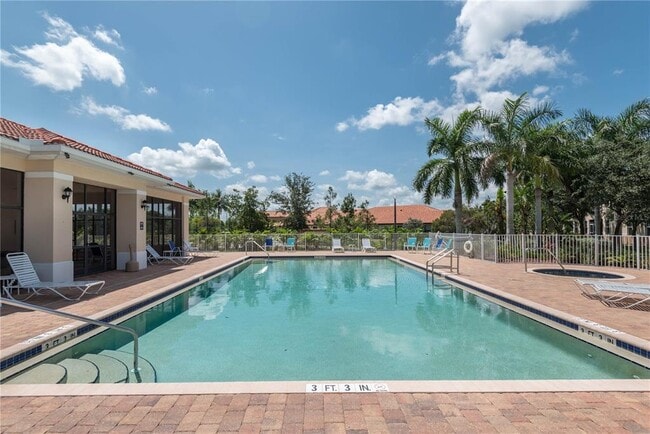 240 West End Dr in Punta Gorda, FL - Foto de edificio - Building Photo