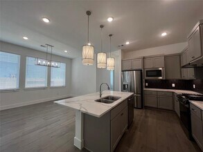 10935 Cres Spg Dr in Missouri City, TX - Building Photo - Building Photo