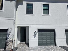 2880 SE Federal Hwy in Stuart, FL - Building Photo