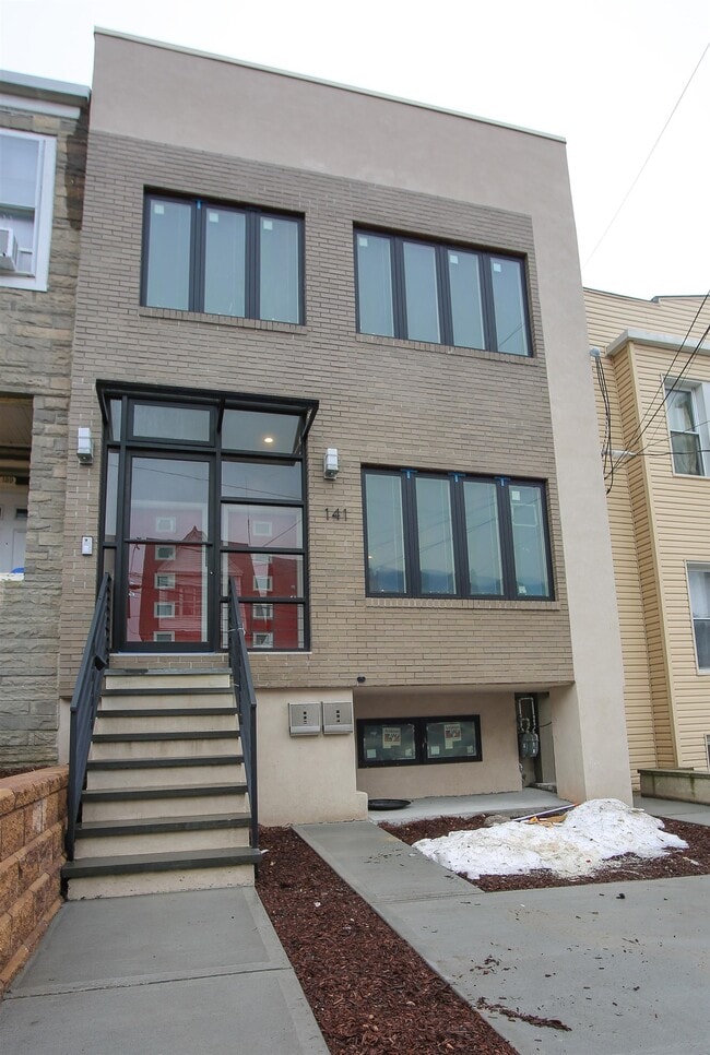 141 Beach St