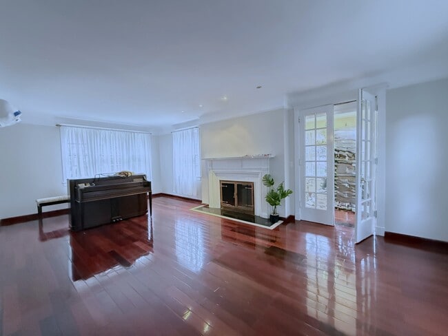 7 Greenway N in Queens, NY - Building Photo - Building Photo