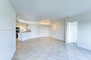 2351 Douglas Rd, Unit 701 in Miami, FL - Building Photo