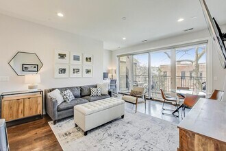 1057 N Winchester Ave in Chicago, IL - Building Photo - Building Photo