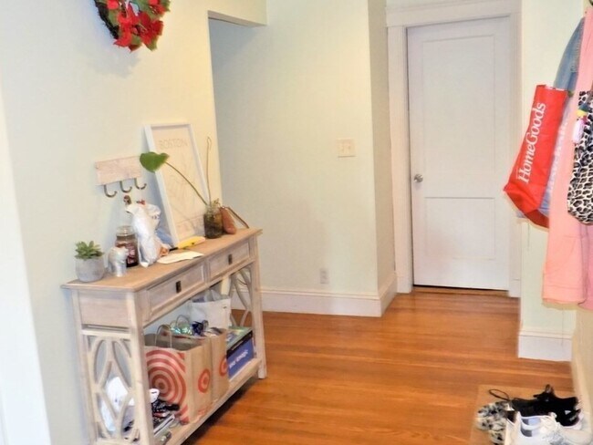 19 University Rd, Unit 3 in Brookline, MA - Building Photo - Building Photo