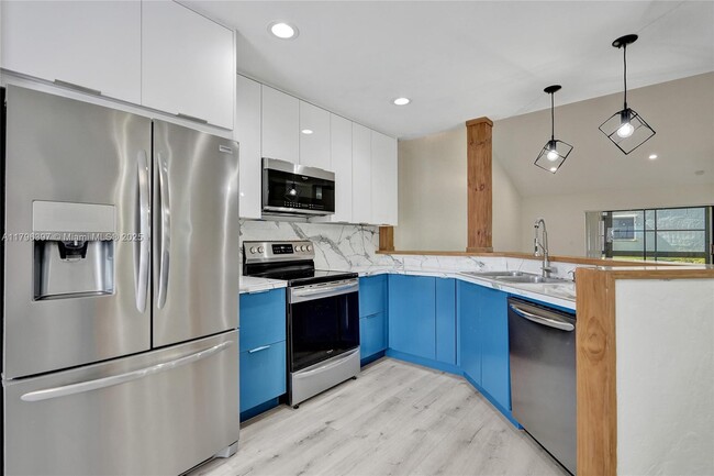 155 Love Crescent in Royal Palm Beach, FL - Building Photo - Building Photo