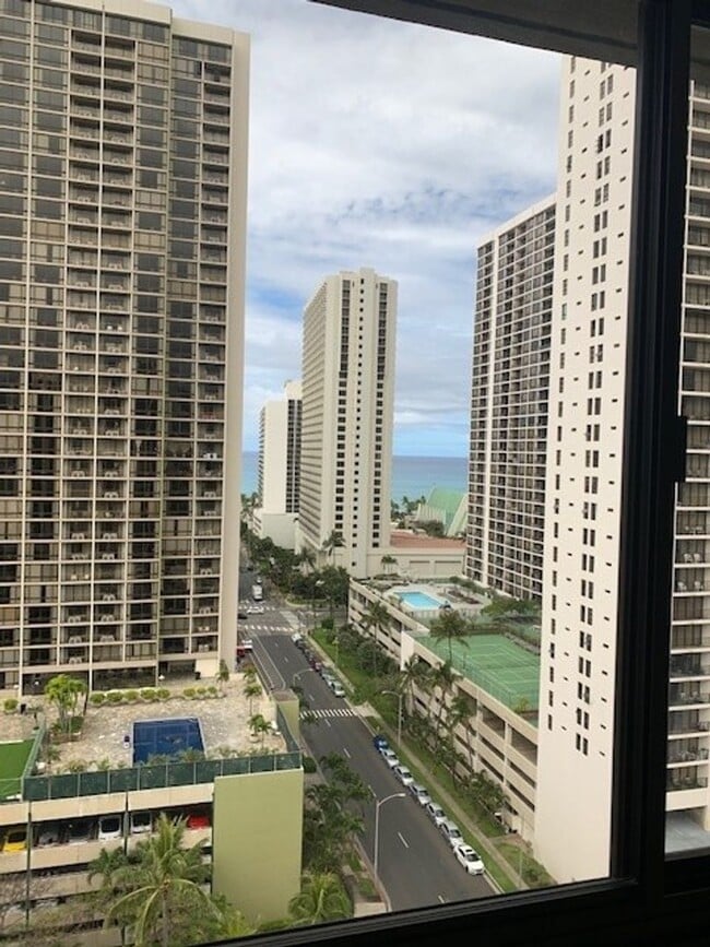 300 Wai Nani Way in Honolulu, HI - Building Photo - Building Photo