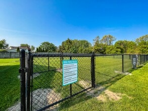 Park On Canal Apartments - Clinton Twp, MI in Clinton Township, MI - Foto de edificio - Building Photo