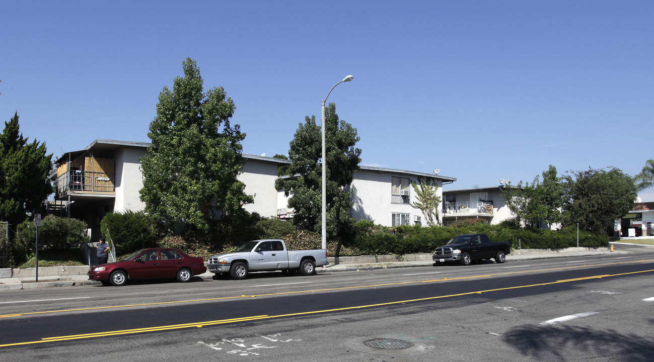 151 S Idaho St in La Habra, CA - Foto de edificio