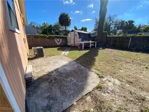 537 Sacramento St in North Fort Myers, FL - Building Photo - Building Photo
