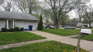 3206 Ridgewood Dr in Champaign, IL - Building Photo - Building Photo