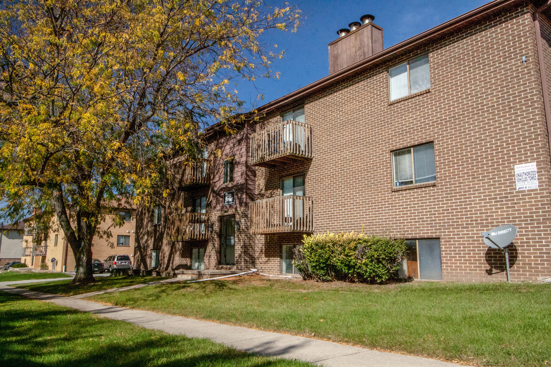 2408 Rainbow Ave in Bloomington, IL - Building Photo