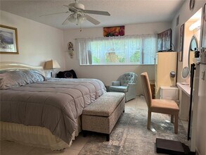 2441 Persian Dr in Clearwater, FL - Building Photo - Building Photo