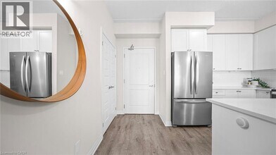 610 Farmstead Dr in Milton, ON - Building Photo - Building Photo