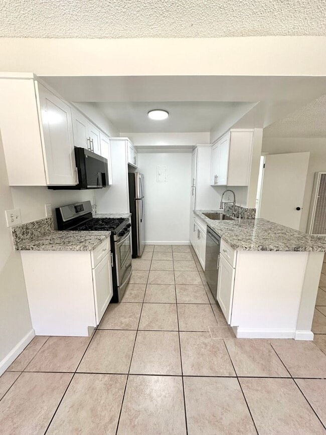 2890 E Artesia Blvd in Long Beach, CA - Building Photo - Building Photo