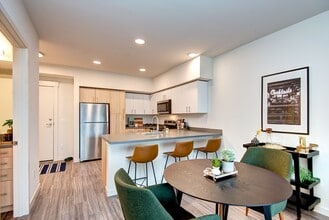 Hazel Apartments in Edmonds, WA - Foto de edificio - Building Photo