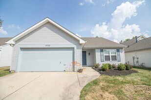 AVAILABLE IN AUGUST - CUTE AND COZY 3 BR HOME IN DESIRABLE NEIGHBORHOOD in West Lafayette, IN - Building Photo