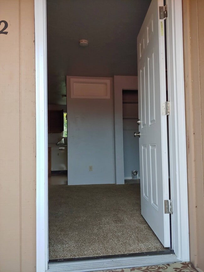 1112 Hayes St, Unit 2 front in Aberdeen, WA - Building Photo - Building Photo