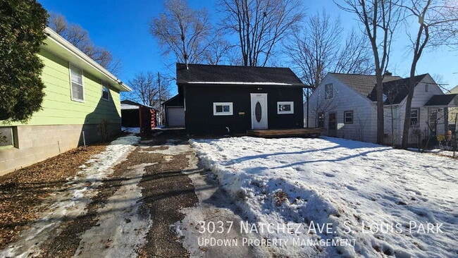 property at 3037 Natchez Ave S