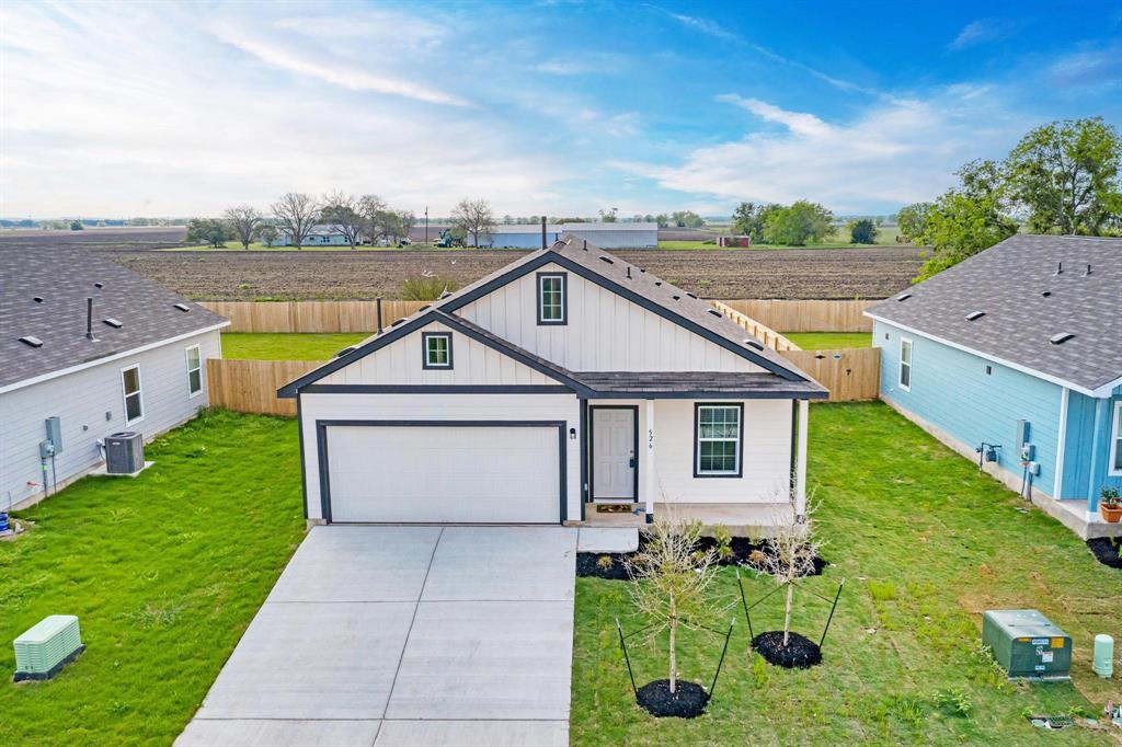 526 Thunderstorm Ave in Lockhart, TX - Building Photo