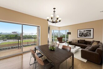 100 N Hermitage Ave in Chicago, IL - Building Photo - Building Photo