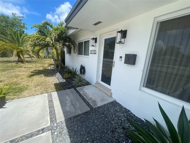 9770 SW 85th Terrace in Miami, FL - Building Photo - Building Photo