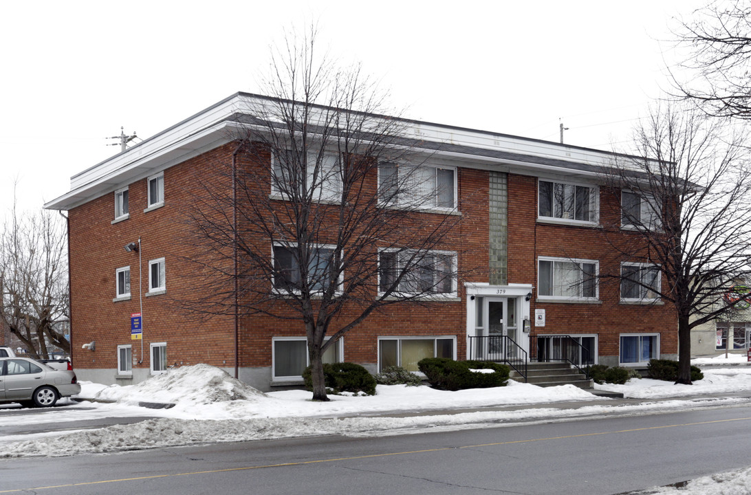 Acadia Apartments in Ottawa, ON - Building Photo