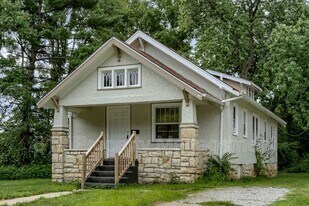 2431 E 68th St in Kansas City, MO - Building Photo