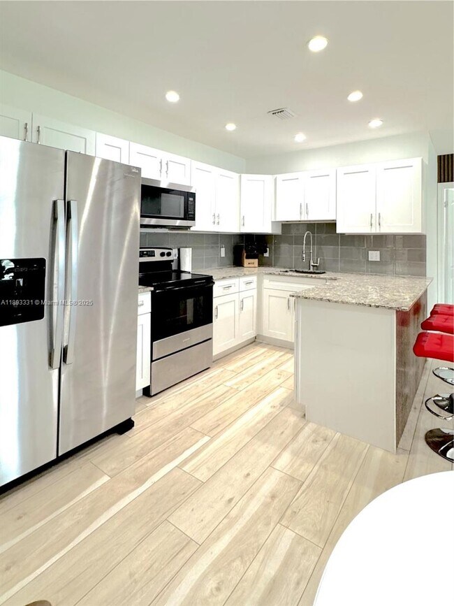 120 NE 9th Ave in Deerfield Beach, FL - Building Photo - Building Photo