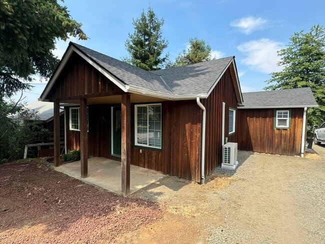 1446 Parks Rd in Cottage Grove, OR - Building Photo - Building Photo