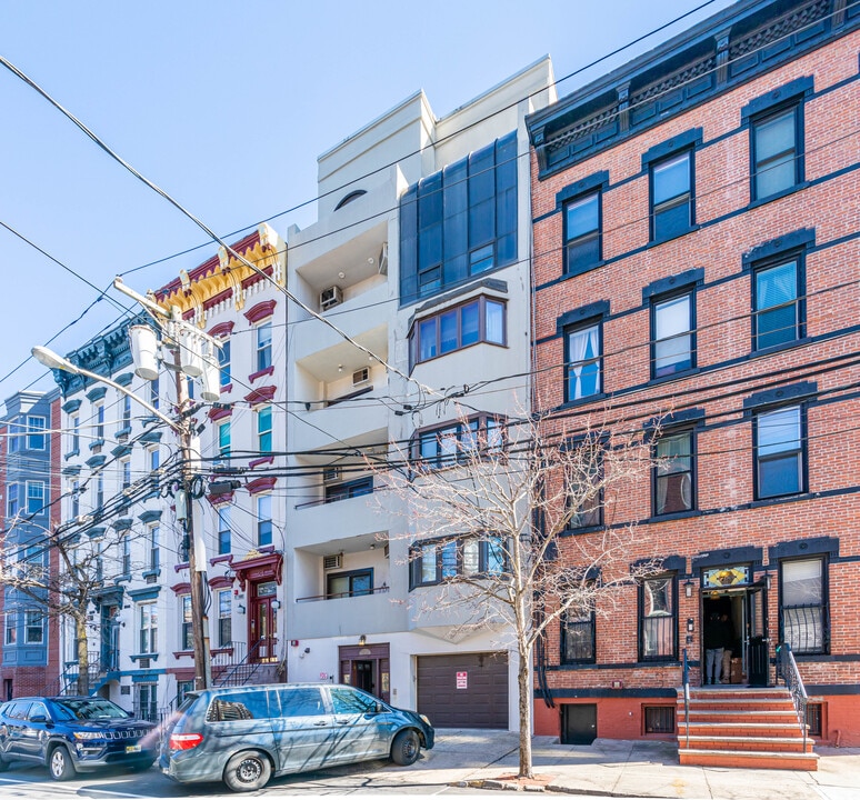 75 Garden St in Hoboken, NJ - Building Photo