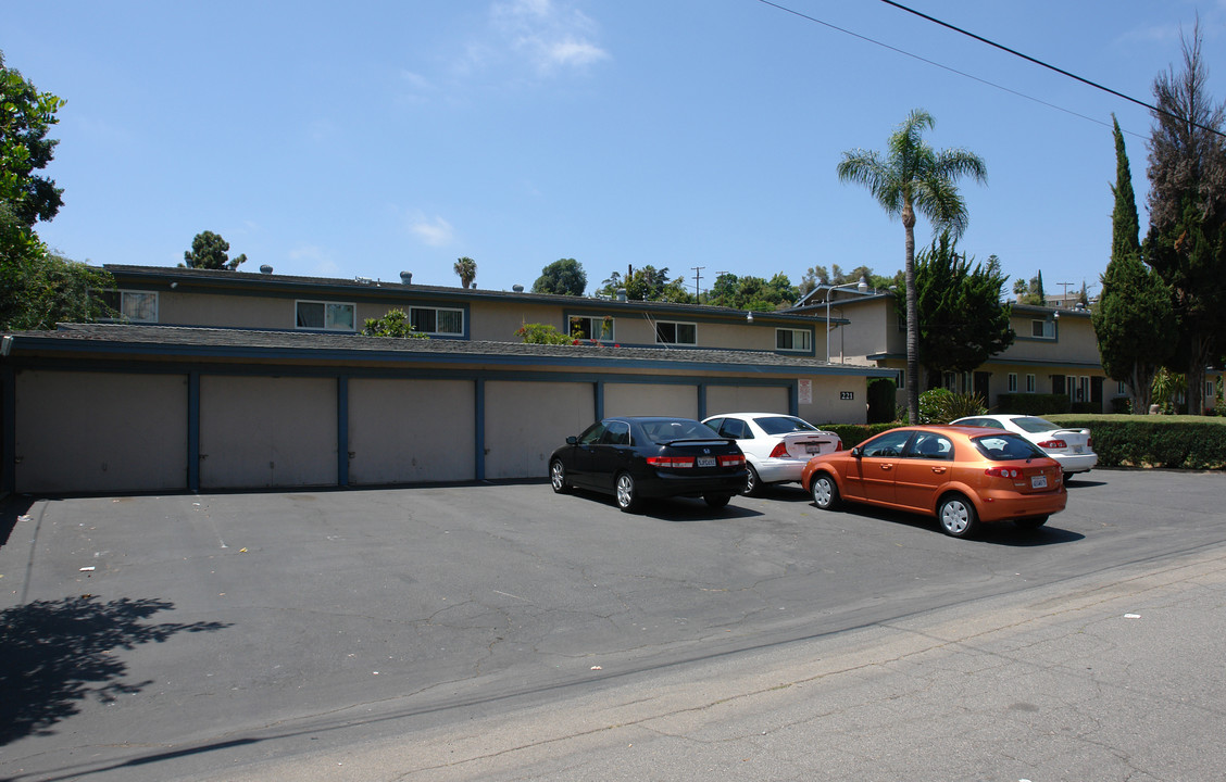 Vista Glen Apartments in Vista, CA - Building Photo