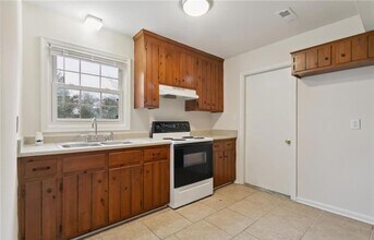 124 Eastwood Dr in Newport News, VA - Building Photo - Building Photo