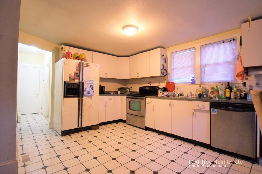 505 Washington St, Unit 2C in Boston, MA - Building Photo