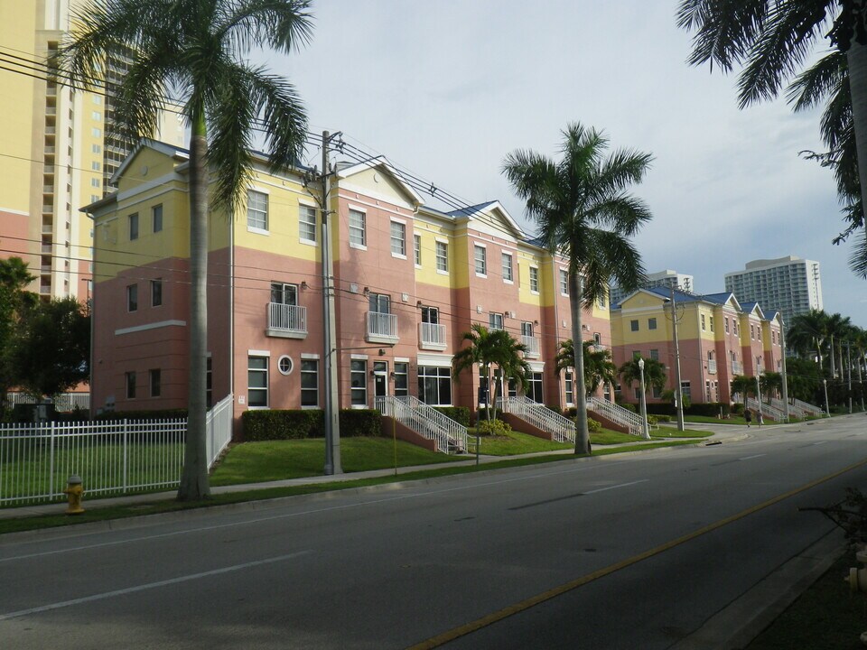 2747 First St, Unit 110 Photo