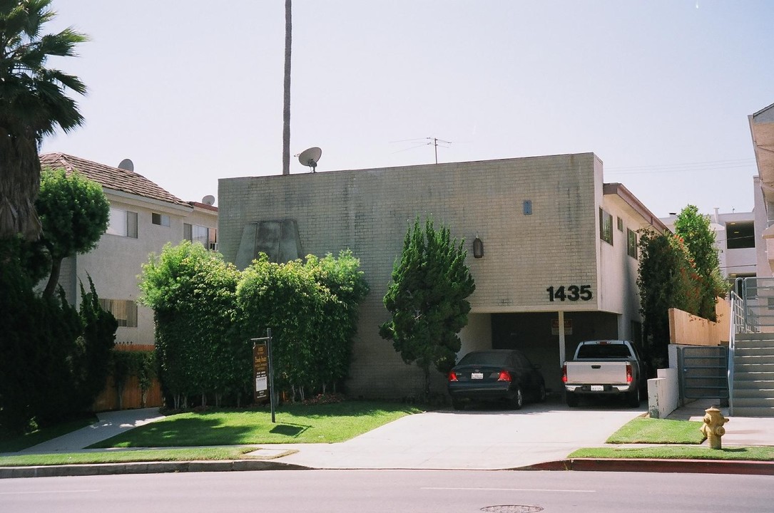 1435 S Bundy Dr in Los Angeles, CA - Building Photo