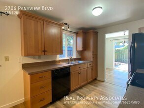 2706 Panaview Blvd in Everett, WA - Building Photo - Building Photo