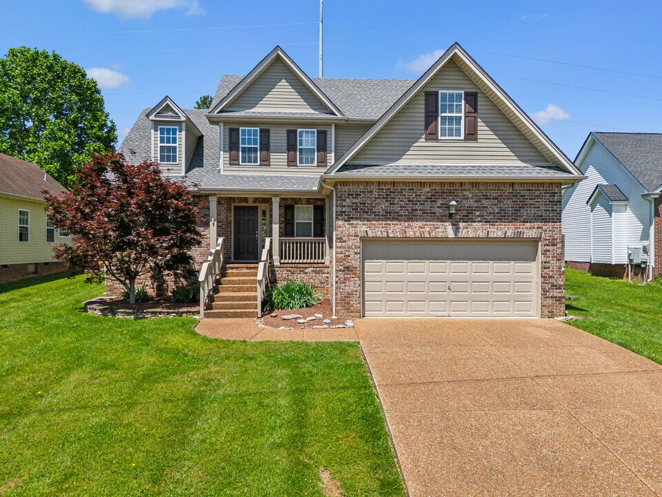 4012 Kristen St in Spring Hill, TN - Building Photo