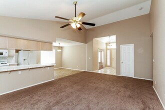 334 Oak Canyon Dr in Henderson, NV - Building Photo - Building Photo