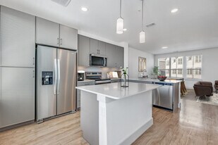 Victoria Row in Dallas, TX - Building Photo