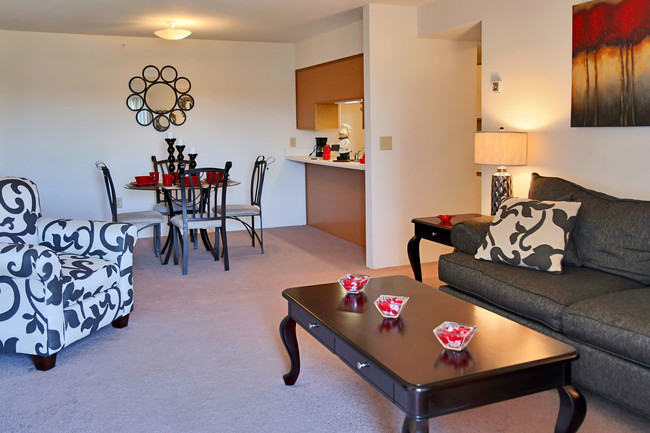 Geary Estates Apartments in Junction City, KS - Building Photo - Building Photo