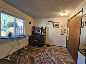 2931 SE Bluebird Dr in Hillsboro, OR - Foto de edificio - Building Photo