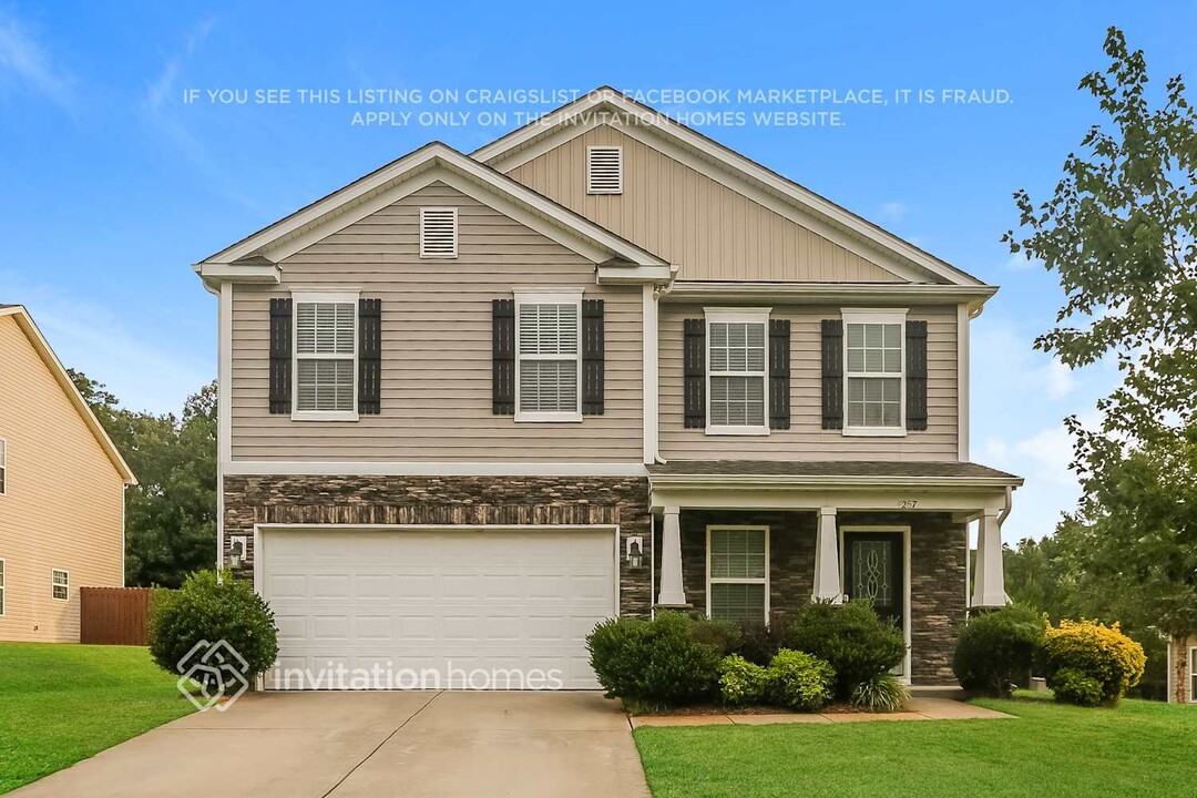 4267 Tucker Chase Drive in Midland, NC - Building Photo