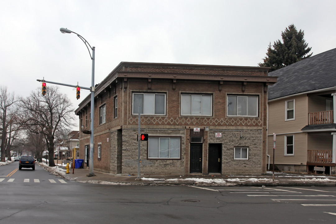 833 Portland Ave in Rochester, NY - Building Photo