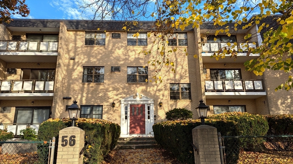 56 Bigelow Ave, Unit 23 in Watertown, MA - Foto de edificio