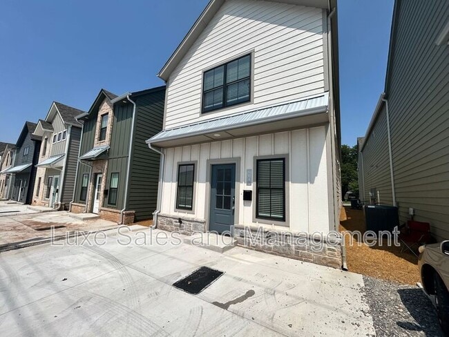 604 W 2nd St in Edmond, OK - Building Photo - Building Photo