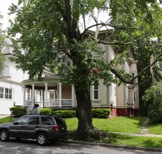 106 S Lake Ave in Albany, NY - Foto de edificio - Building Photo